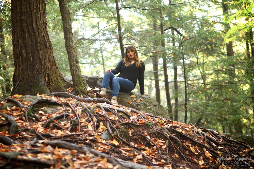 femme-latine-arbre-et-racine