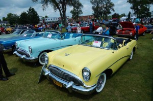 Buick-skylark-1954-jaune vue de cote
