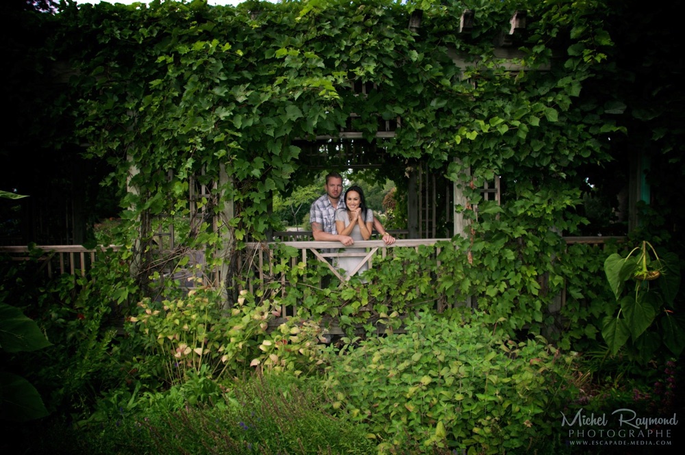 couple-dans-les-vignes-du-jardin-botanique