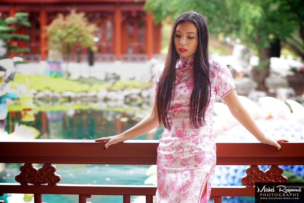 photo-chinoise-robe-rose-jardin-de-chine