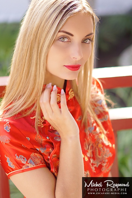 photo-portrait-blonde-robe-chinoise