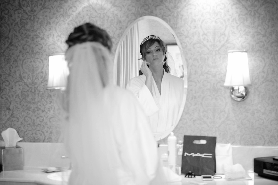 la futur mariée devant le miroir
