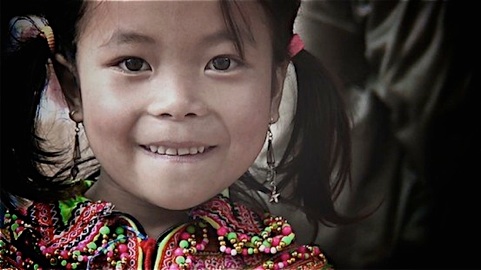 jeune fille au village de Bac Ha au Vietnam