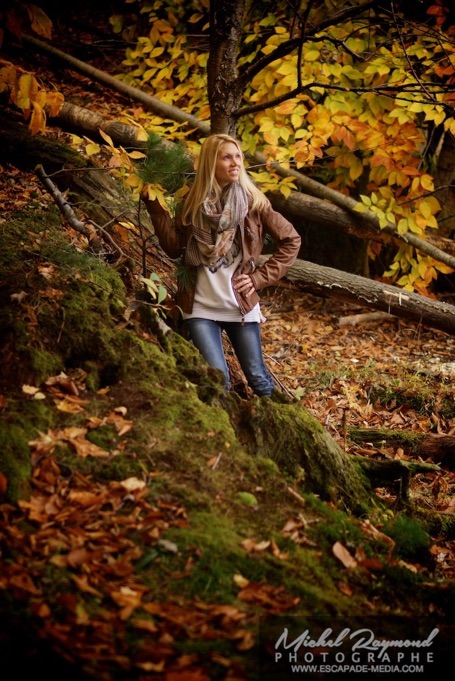 femme blonde dans le bois à saint-hilaire