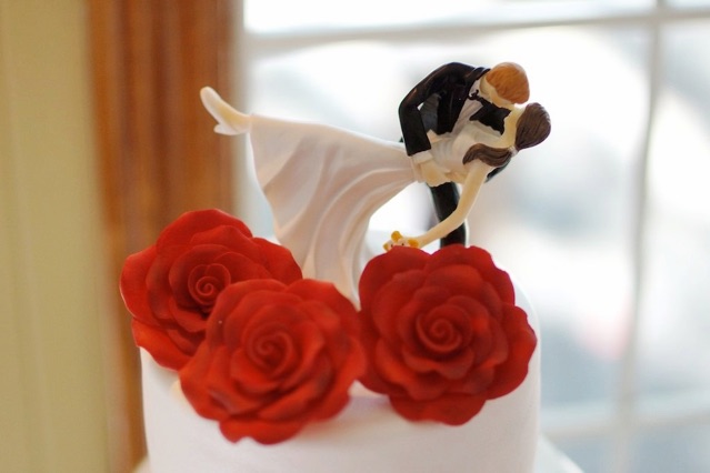 figurine de mariage sur le gâteau