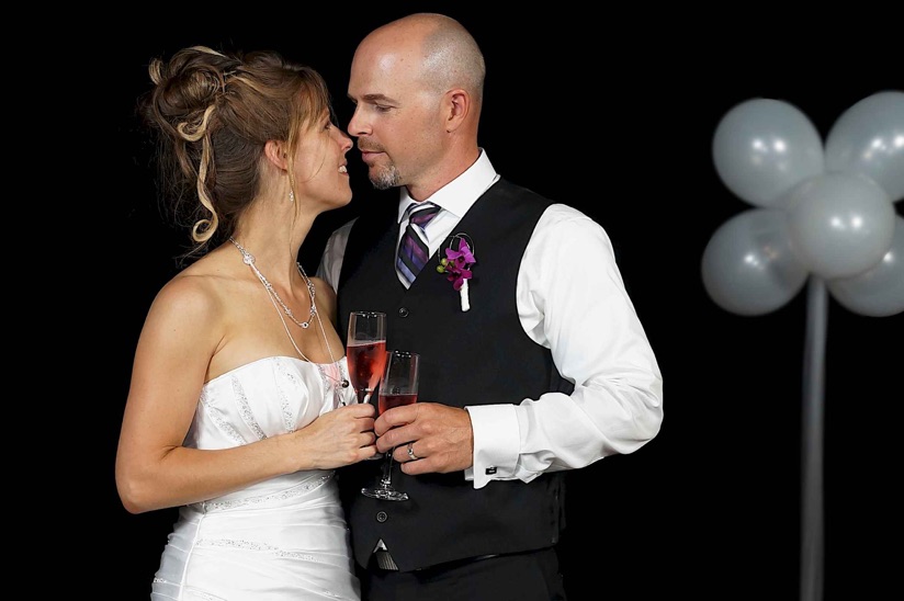 couple marié avec champagne
