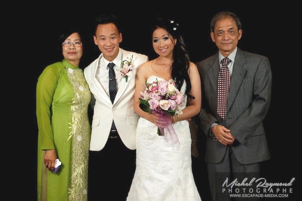 les mariés avec invité vietnamien