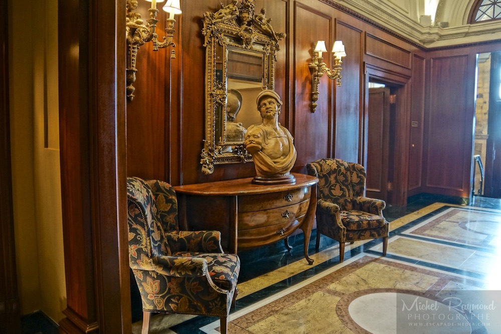 buste-hotel-saint-james-montreal