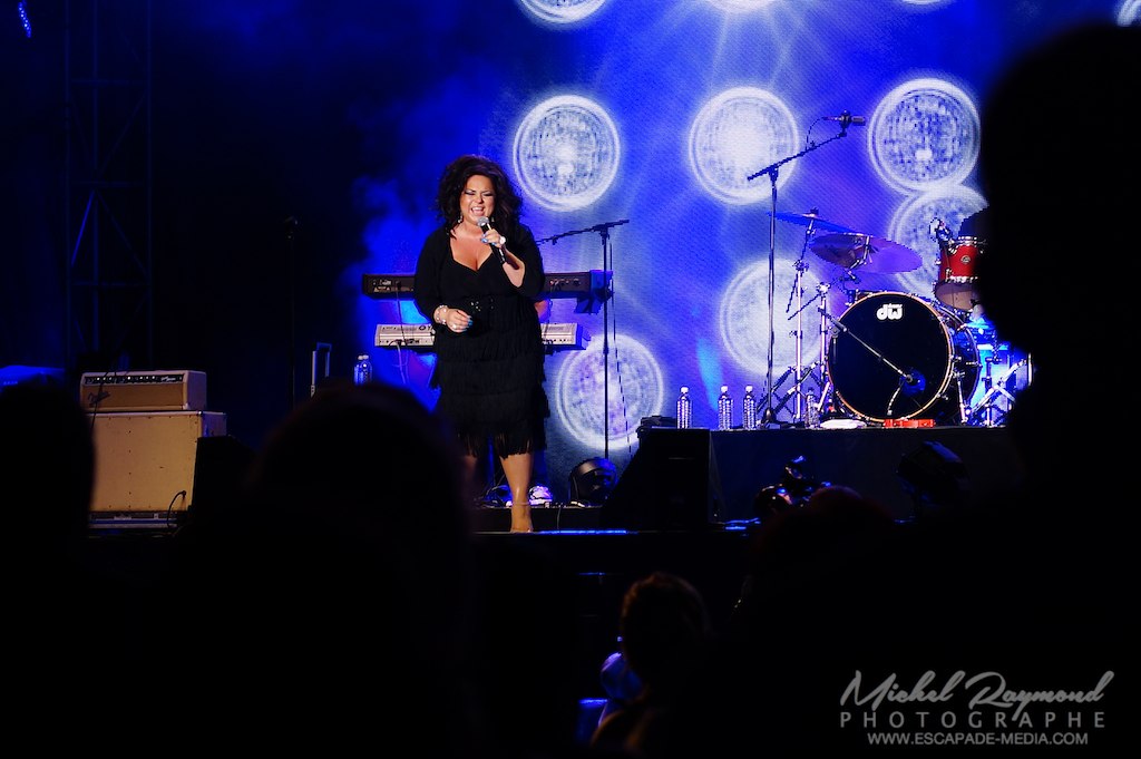nadja en spectacle au festival montgolfières