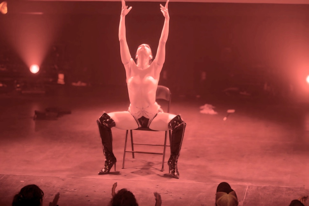 vita-devour-burlesque-12