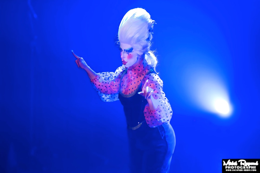 Burlesques-Yikes-Macaroni-2