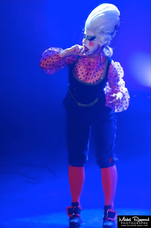 Burlesques-Yikes-Macaroni-4