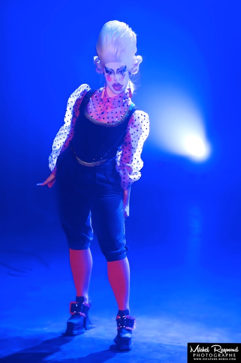 Burlesques-Yikes-Macaroni-3