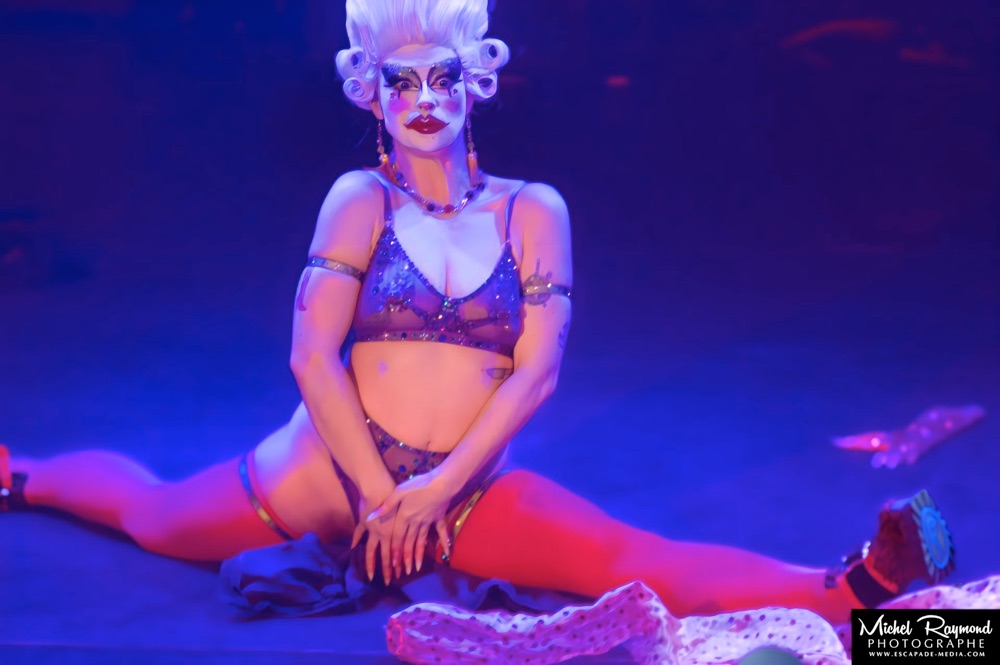 Burlesques-Yikes-Macaroni-10