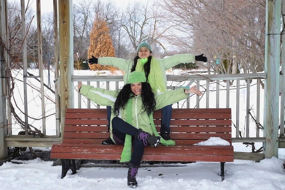 mere-fille-sur-banc-jardin-botanique