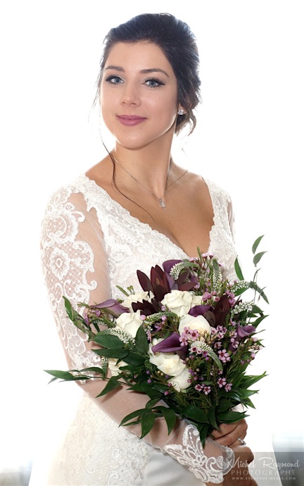 Château-Mont-Sainte-Anne-la-mariée-avec-sa-robe-et-bouquet