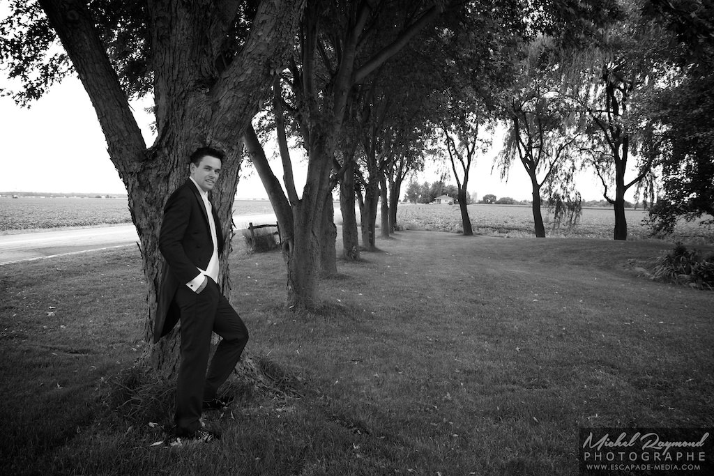 Photo-de-mariage-noir-et-blanc-à-la-campagne