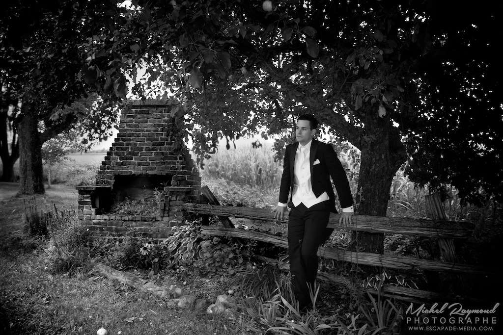 Photographie-de-mariage-noir-et-blanc-extérieur