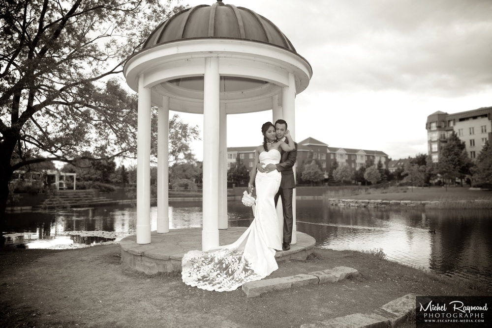 couple-marié-dans-le-gazébo