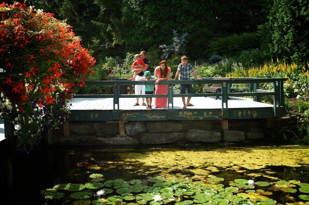 famille-petit-etang-centre-nature-laval