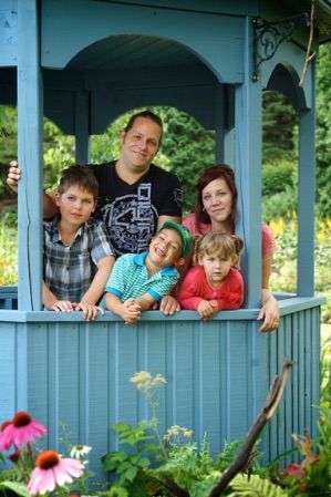 famille-dans-le-gazebo