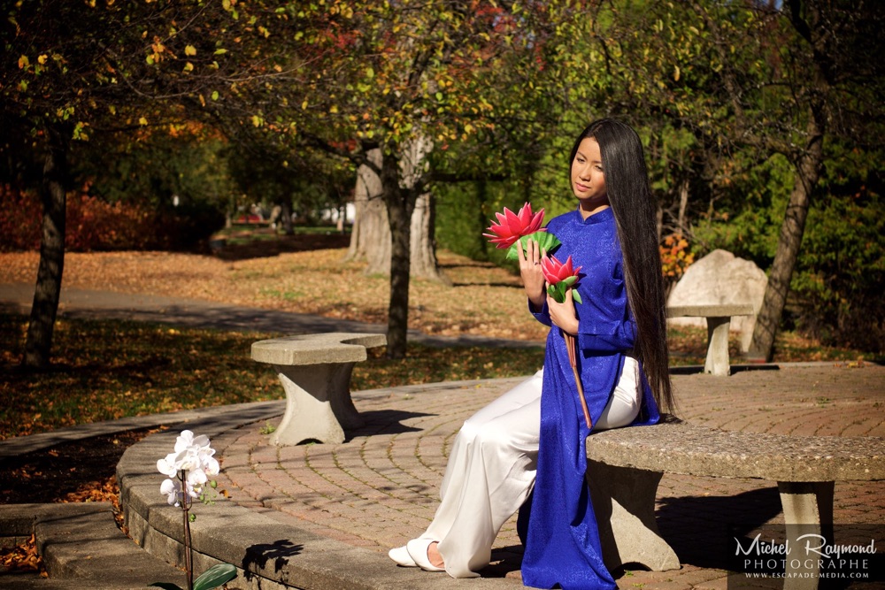 minh-nguyen-avec-un-ao-dai-bleu