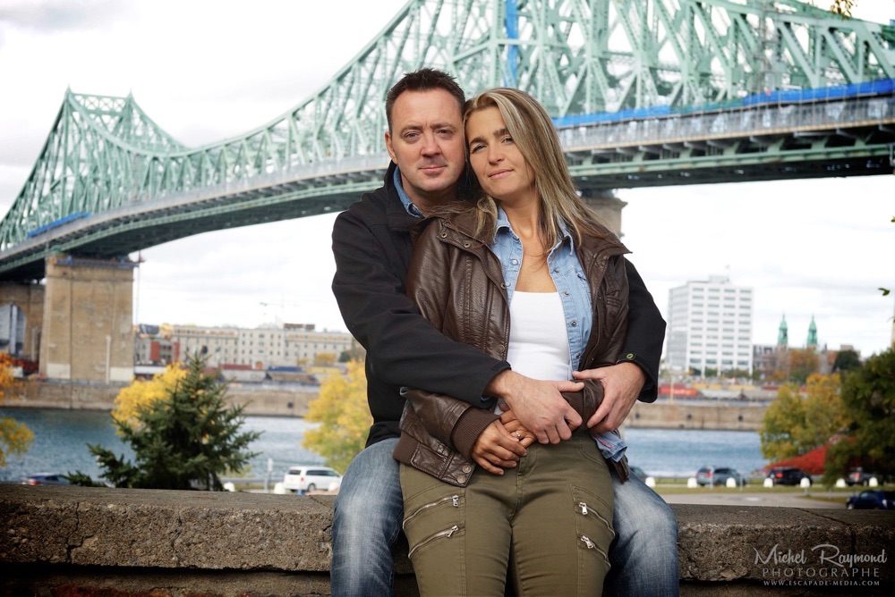 couple-en-avant-pont-jacques-cartier