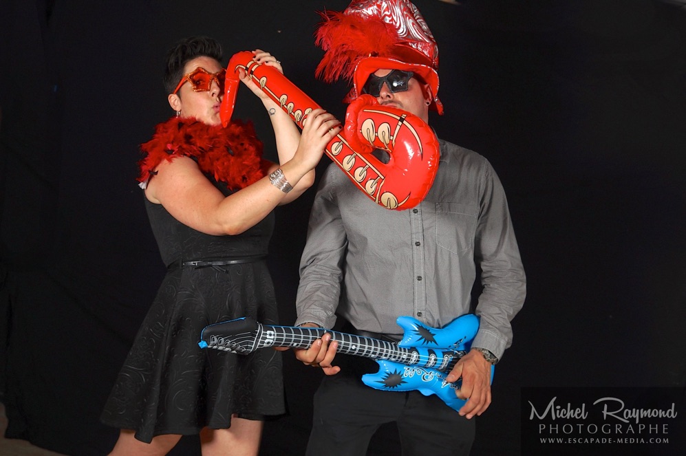 photo-drole-avec-instrument-musique-plastique