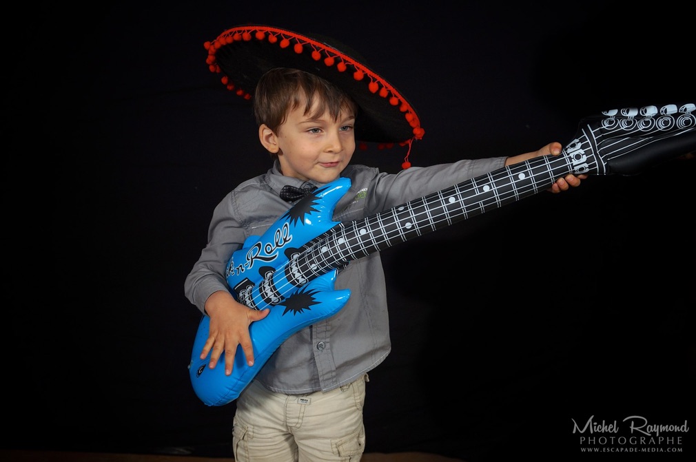 photobooth-enfant-guitare-plastic