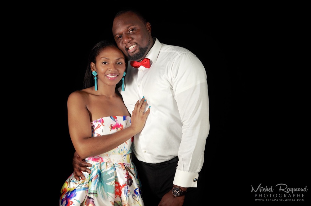 couple-noir-studio-photobooth