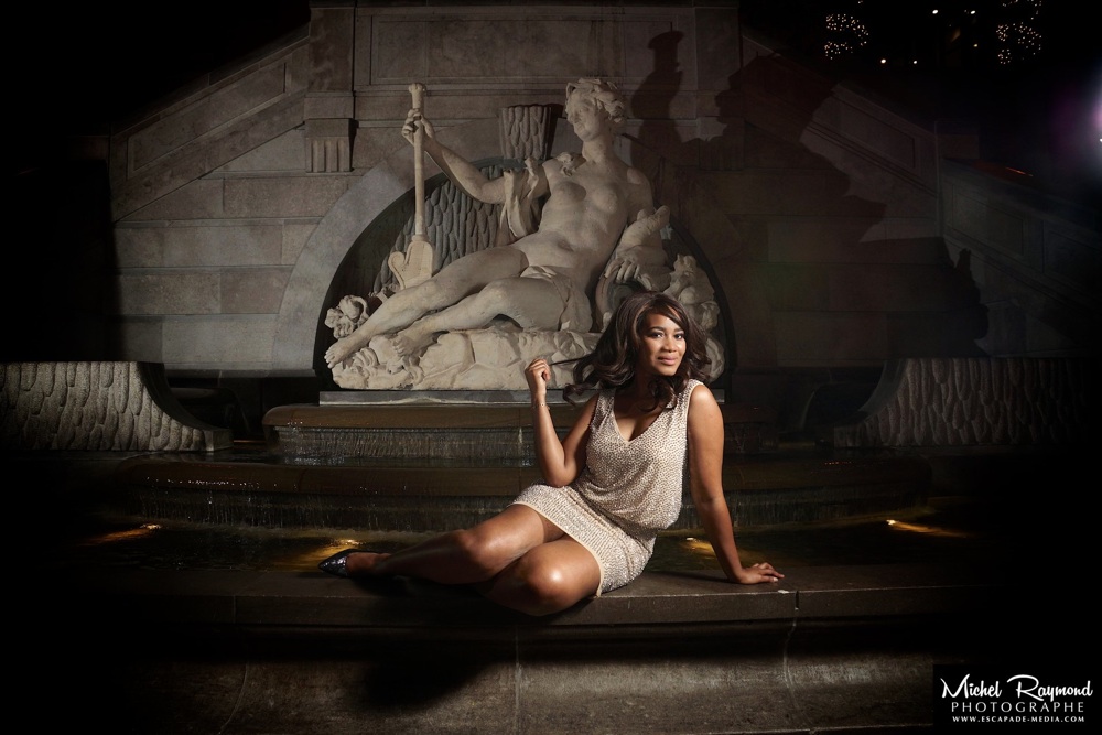 photo-sensuelle-devant-statue-montreal