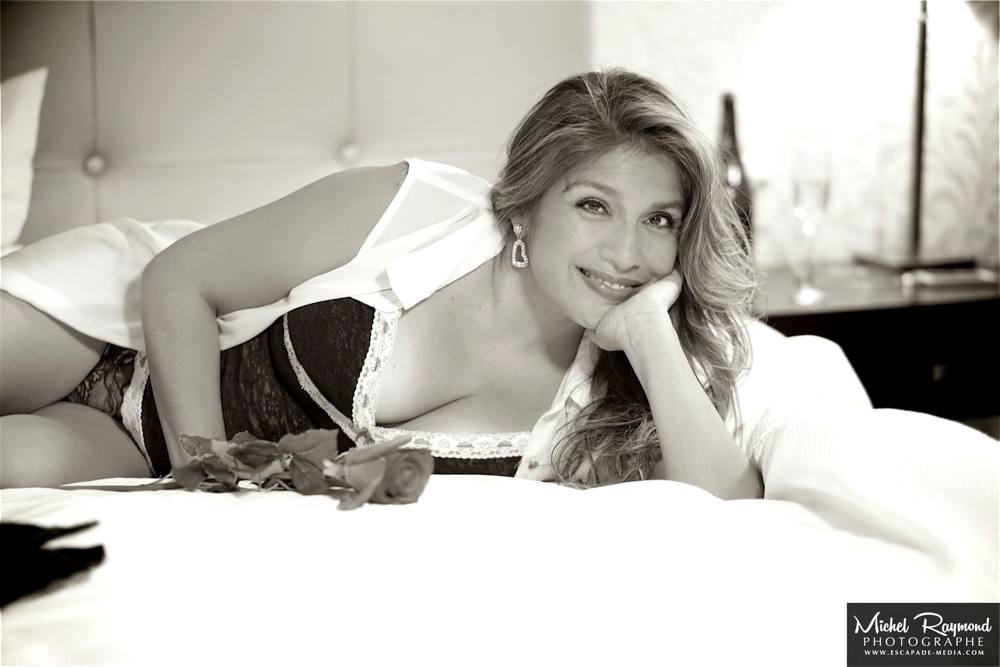 magnifique-sourire-latine-en-boudoir