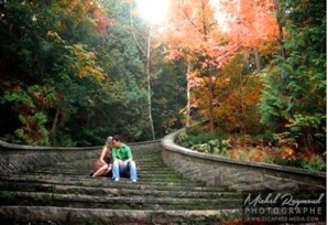 Couple-amoureux-en-nature-automne