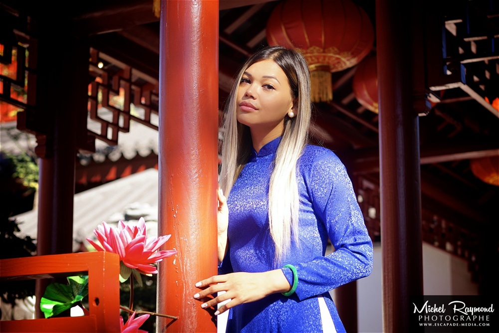 ao-dai-vietnamienne-jardin-chine