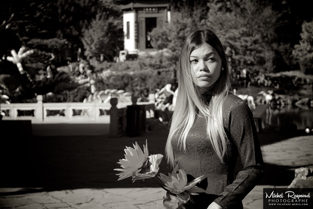 femme-asiatique-au-jardin-de-Montréal