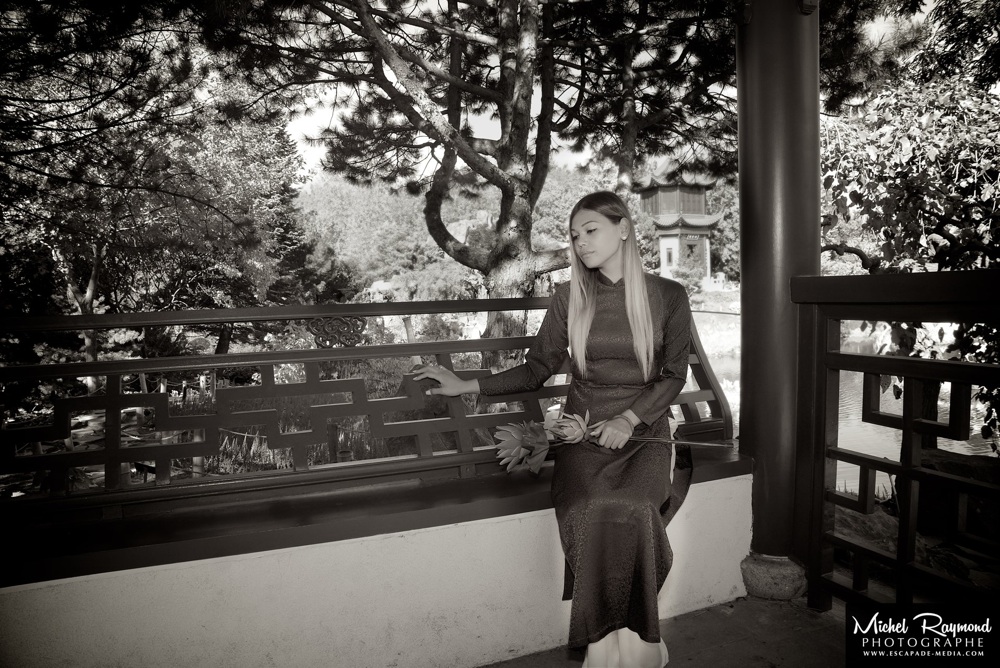 Jolie-photo-vietnamienne-dans-pagode-chinoise-a-montréal