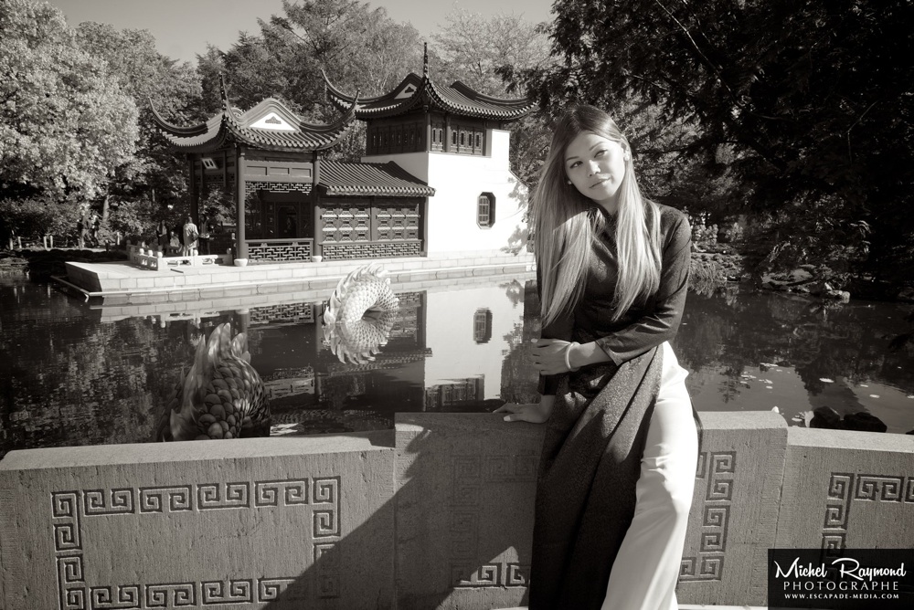 vietnamienne-en Ao-Dai-au-jardin-de-Montréal