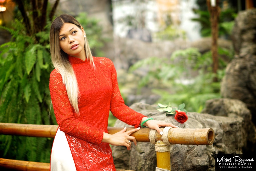 photo-femme-asiatique-en-ao-dai-au-serre-des-fougères-de-montréal