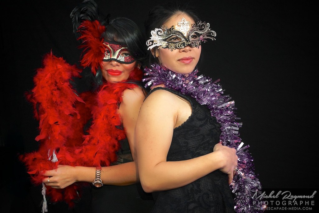 deux femme masqué photobooth