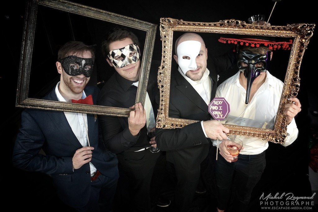 photobooth avec gars masqué