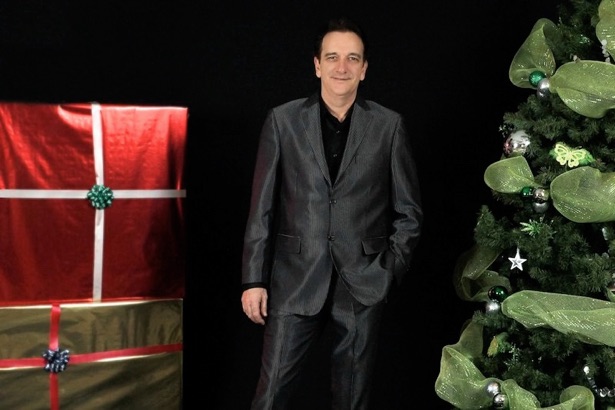 steve devant sapin