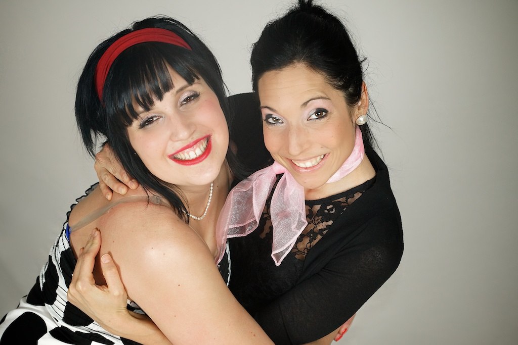 Photo-studio-deux-filles-prise-de-haut