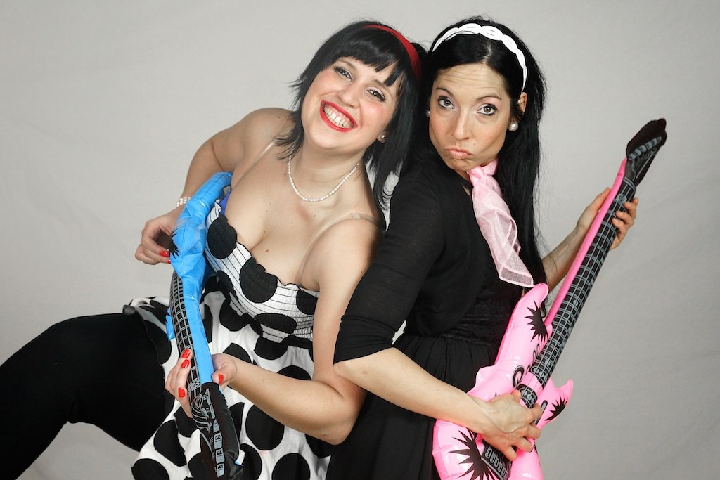 2 filles avec guitares