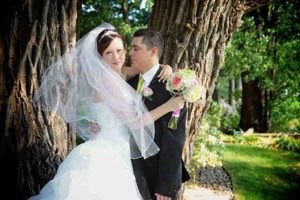 Jeune-couple-de-mariage-au-mont-saint-anne