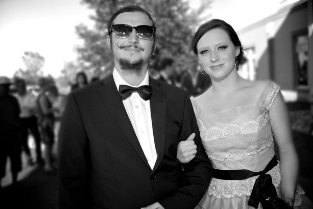 jeun couple bal finnissant thème hollywood