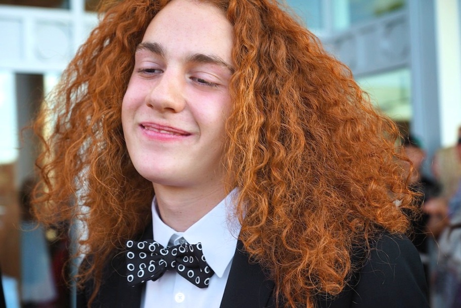 bal finessant jeune roux