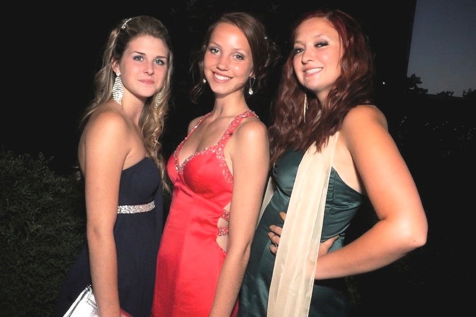 3 filles au bal