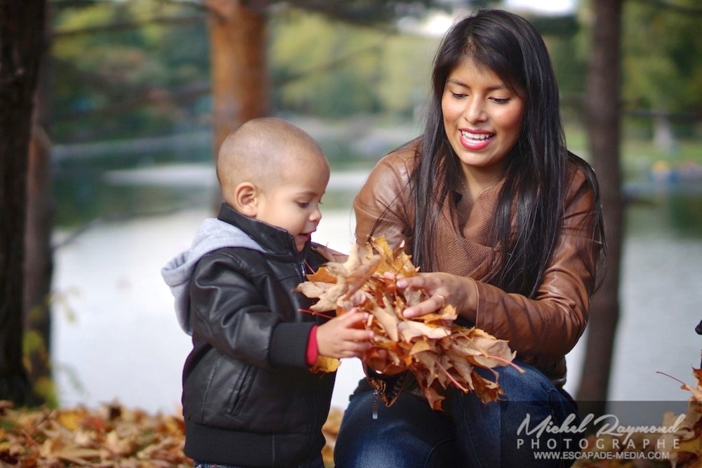 betsabeth et fils yahel dans les feuilles