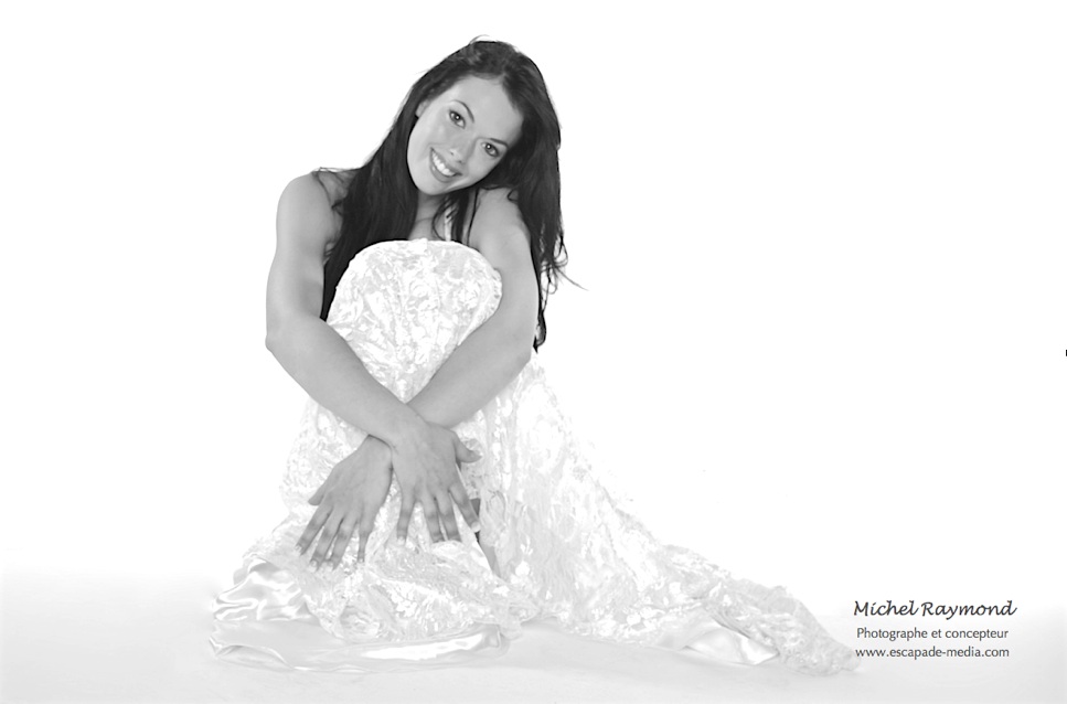 séance photo studio avec belle femme a robe lanche asaint-jean-sur-richelieu