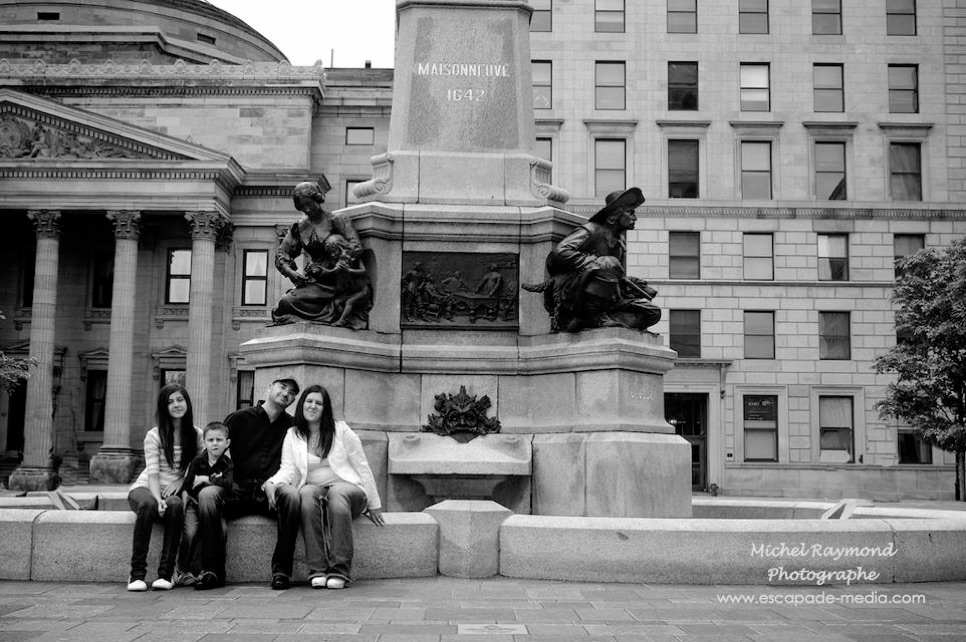 Photo famille dans le vieux Montréal